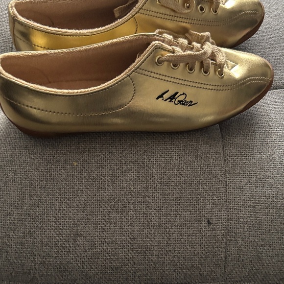 Vintage L.A. Gear Gold Women's Lace-Up Flats - Picture 1 of 4